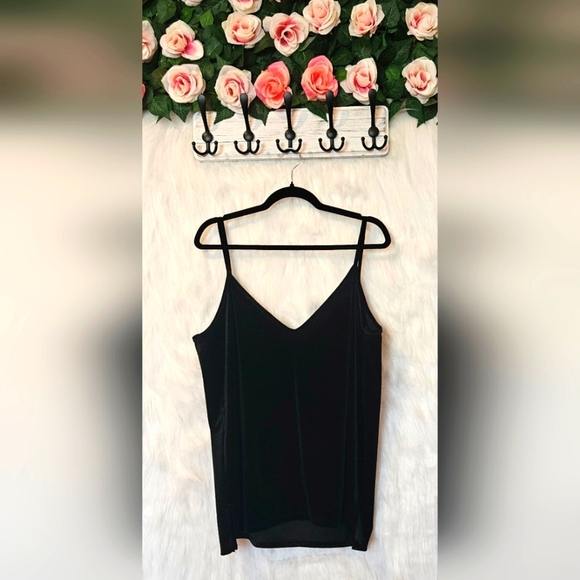 Old Navy Classic Black Velvet V Neck Camisole NWOT - Picture 1 of 5